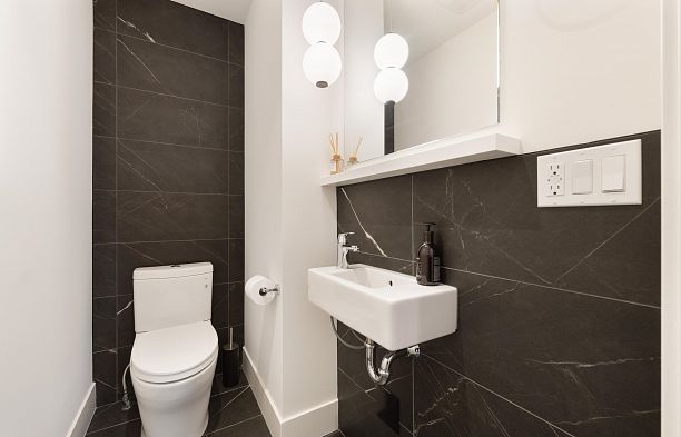 6812 Oak Street South Cambie