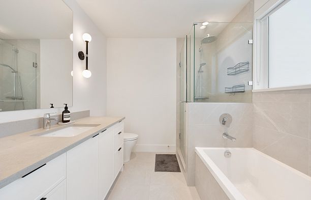 6812 Oak Street South Cambie