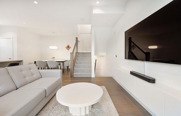 6812 Oak Street South Cambie