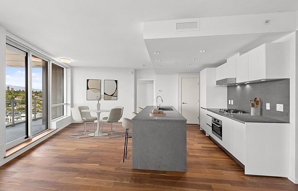1505 8555 Granville Street S.W. Marine