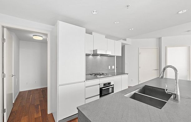 1505 8555 Granville Street S.W. Marine