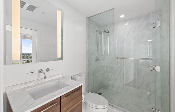 1505 8555 Granville Street S.W. Marine