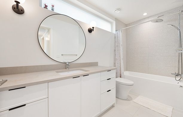 6812 Oak Street South Cambie