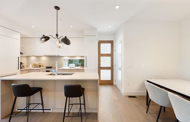6812 Oak Street South Cambie