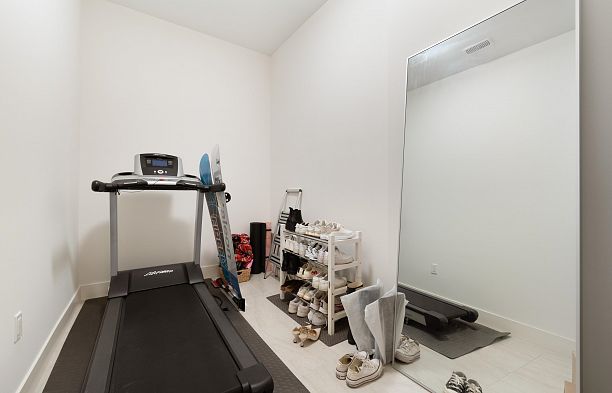 6812 Oak Street South Cambie