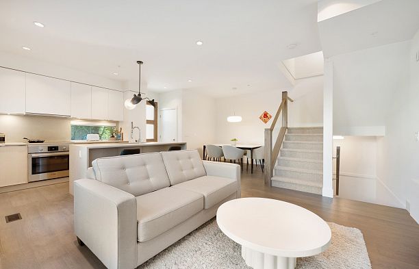 6812 Oak Street South Cambie