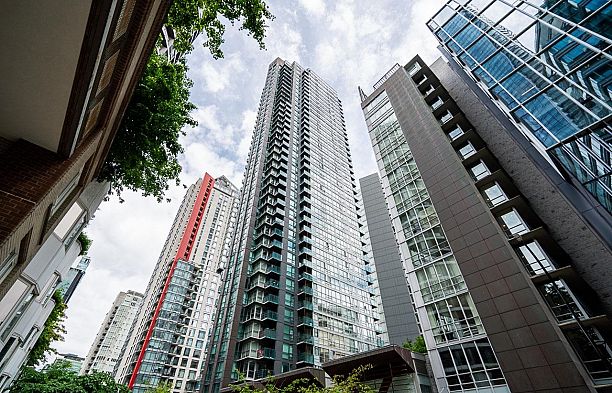 2705 1189 Melville Street Coal Harbour