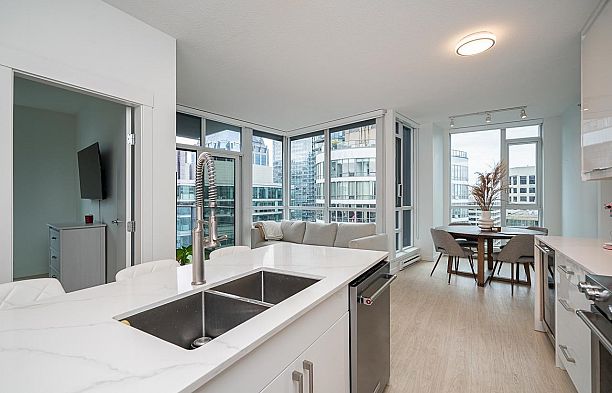 2705 1189 Melville Street Coal Harbour