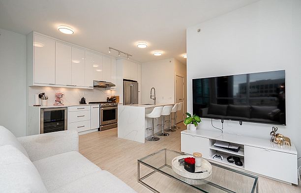 2705 1189 Melville Street Coal Harbour