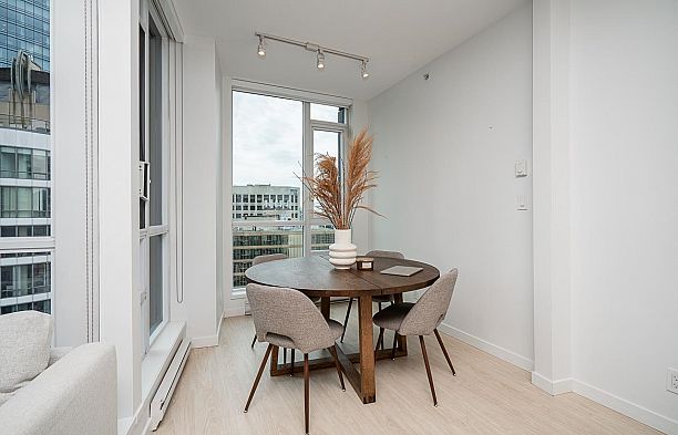 2705 1189 Melville Street Coal Harbour