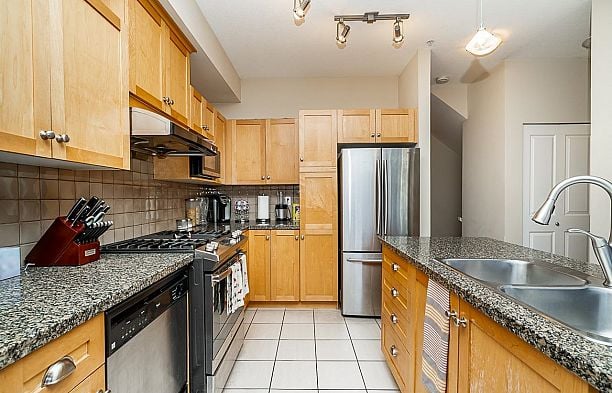 980 W 58th Avenue South Cambie