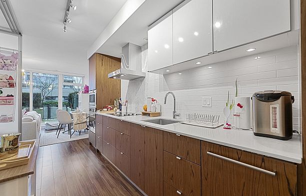 219 159 W 2nd Avenue False Creek