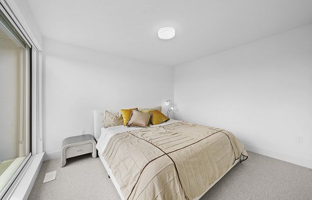 6816 Oak Street South Cambie