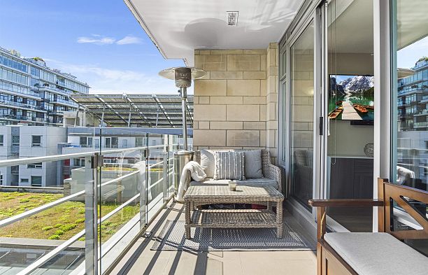 709 77 Walter Hardwick Avenue False Creek