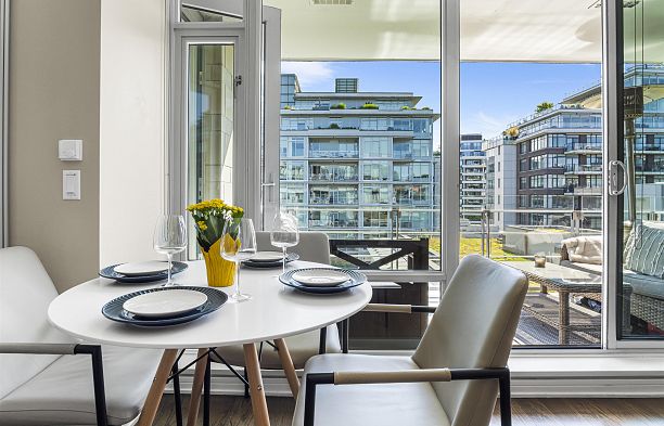 709 77 Walter Hardwick Avenue False Creek