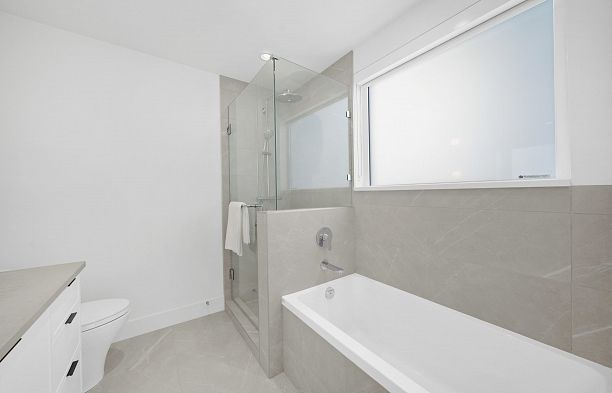 6816 Oak Street South Cambie
