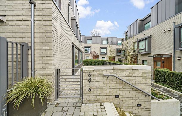 6816 Oak Street South Cambie