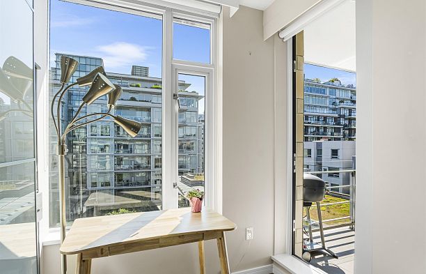 709 77 Walter Hardwick Avenue False Creek
