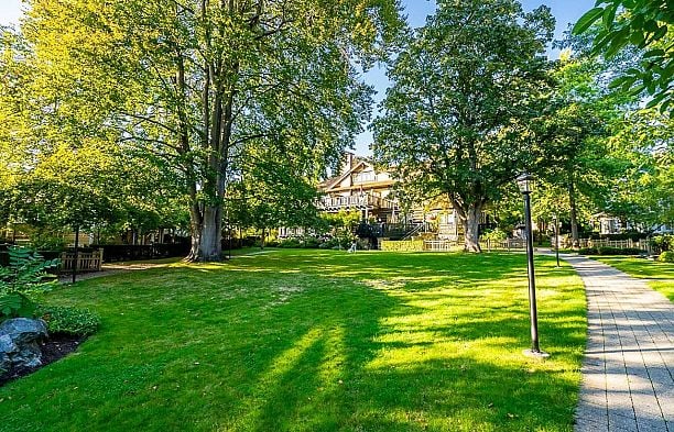 980 W 58th Avenue South Cambie