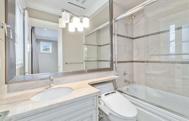 2216 W 21st Avenue Arbutus