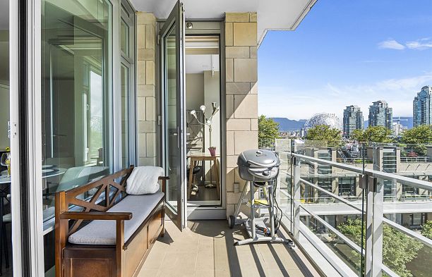 709 77 Walter Hardwick Avenue False Creek