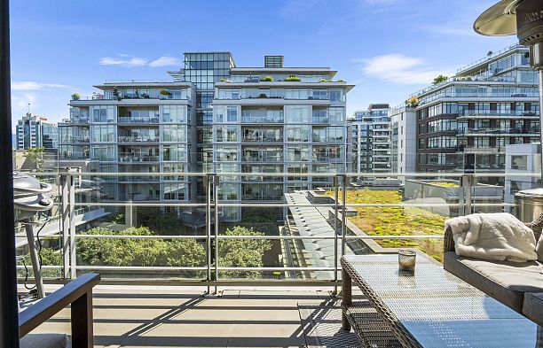 709 77 Walter Hardwick Avenue False Creek