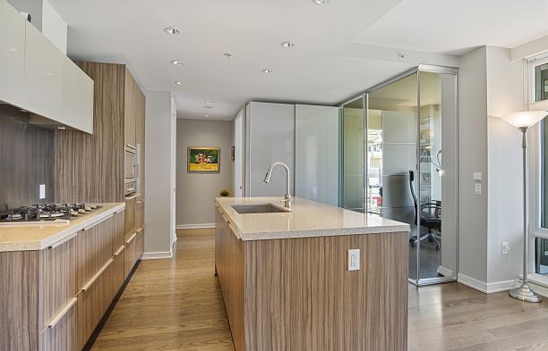 709 77 Walter Hardwick Avenue False Creek