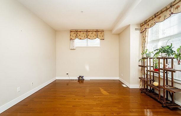 980 W 58th Avenue South Cambie