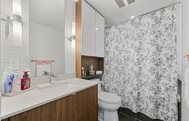 219 159 W 2nd Avenue False Creek
