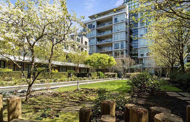 709 77 Walter Hardwick Avenue False Creek