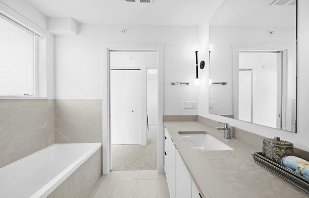 6816 Oak Street South Cambie