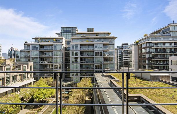 709 77 Walter Hardwick Avenue False Creek