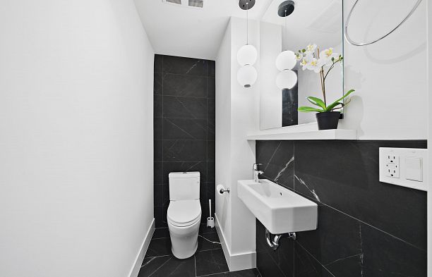 6816 Oak Street South Cambie