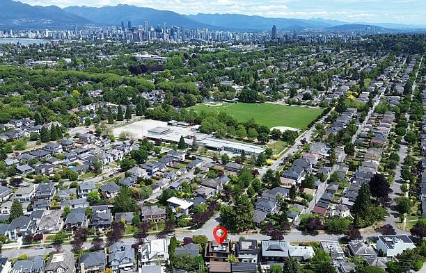 3521 Puget Drive Arbutus