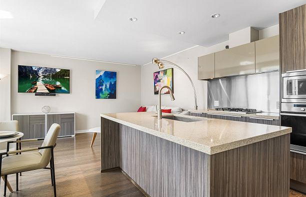 709 77 Walter Hardwick Avenue False Creek