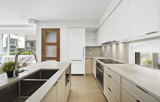 6816 Oak Street South Cambie