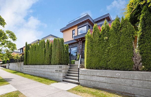 3521 Puget Drive Arbutus