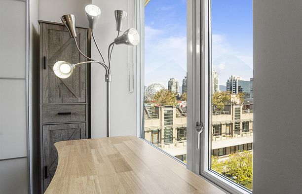 709 77 Walter Hardwick Avenue False Creek