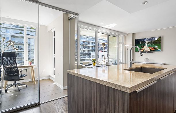 709 77 Walter Hardwick Avenue False Creek