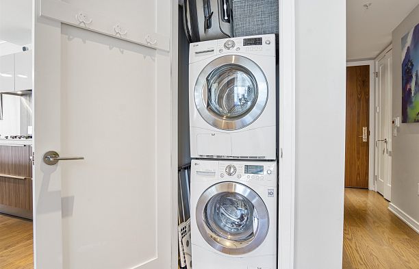 709 77 Walter Hardwick Avenue False Creek