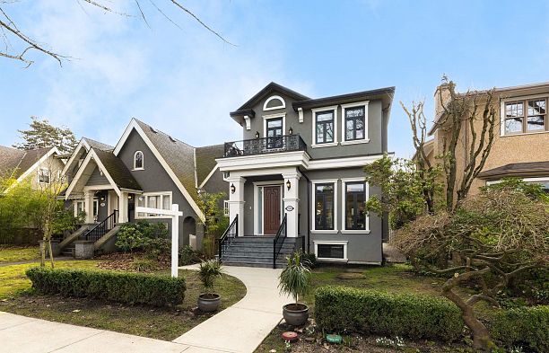2984 W 31st Avenue MacKenzie Heights