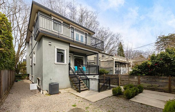 2984 W 31st Avenue MacKenzie Heights
