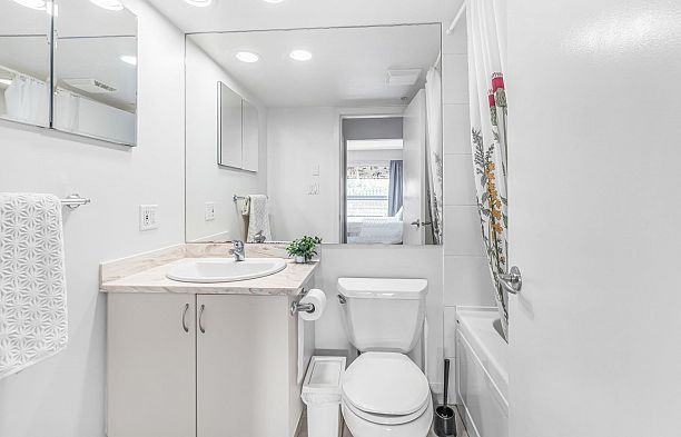 402 3161 W 4th Avenue Kitsilano