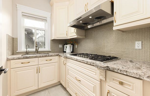 2984 W 31st Avenue MacKenzie Heights