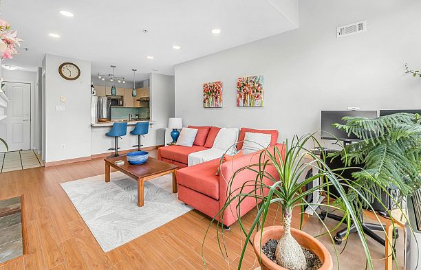 402 3161 W 4th Avenue Kitsilano