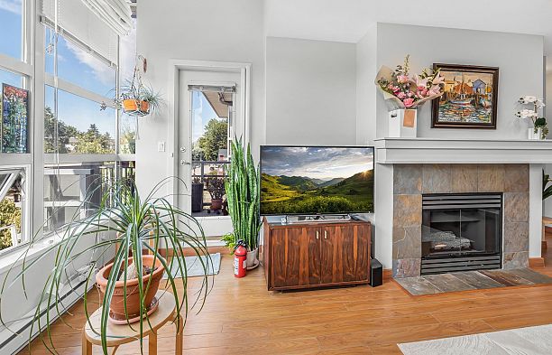 402 3161 W 4th Avenue Kitsilano