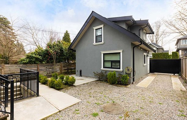 2984 W 31st Avenue MacKenzie Heights