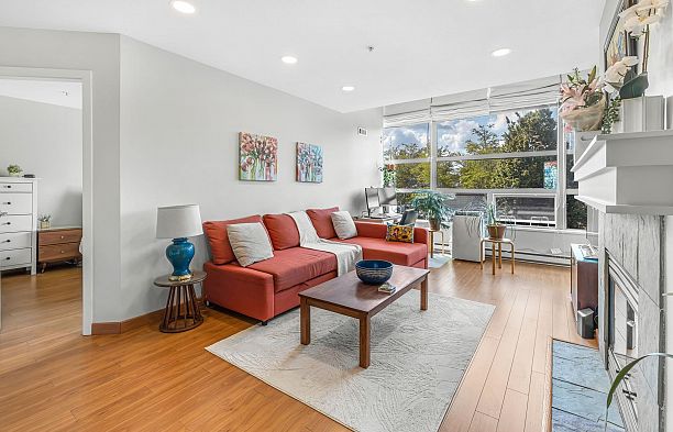 402 3161 W 4th Avenue Kitsilano