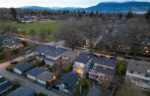 2984 W 31st Avenue MacKenzie Heights