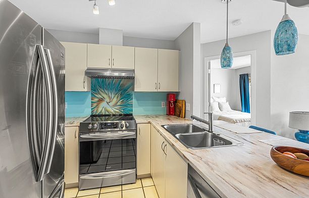 402 3161 W 4th Avenue Kitsilano